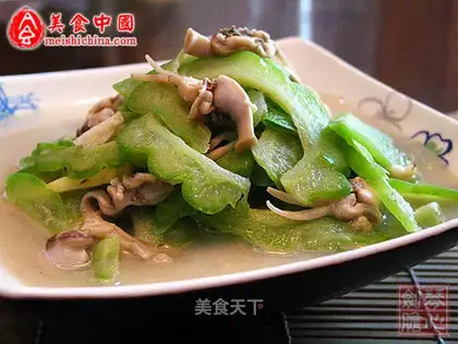 Sauce razor clam soaked in cold melon
