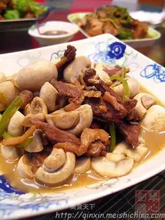 stir-fried duck meat and mushrooms