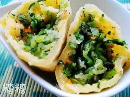 Jiaozi and vegetable dumplings