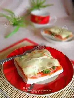 Breakfast steamed buns pizza
