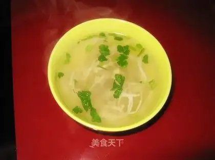 Delicious golden needle soup