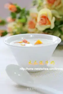 Papaya stewed milk