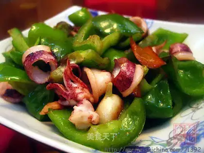 stir-fried squid rings with chili pepper