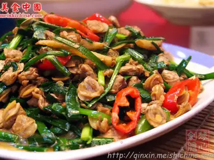 stir-fried clams with leeks