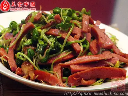 stir-fried black bean sprouts with sausage
