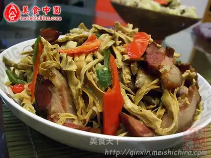 stir-fried dried bamboo shoots with cured pork noodles