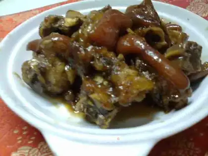 Mature vinegar pork knuckles