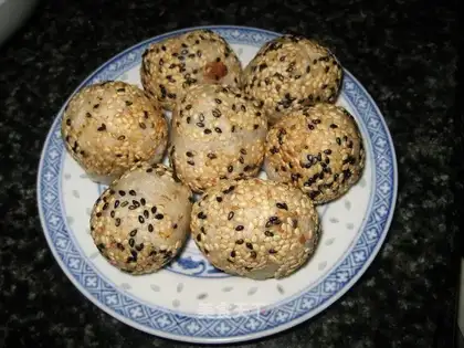 Fried glutinous rice balls
