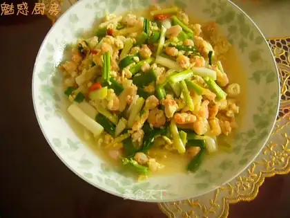 Shrimp with garlic sprouts