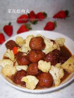 Stewed meatballs with cauliflower
