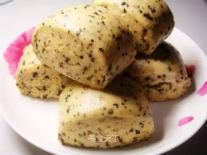 milk-scented black sesame coarse grains steamed buns