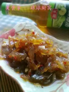 Jellyfish head with cold salad