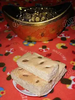 Egg dividing grape cake
