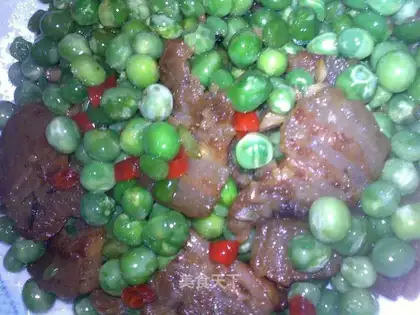 stir-fried bacon with wheat and beans