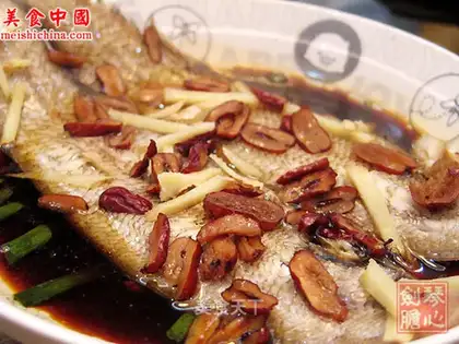 Steamed tuna with red dates