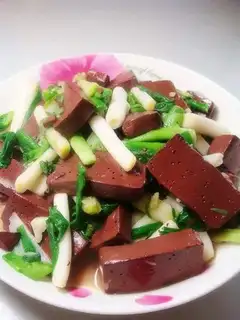 stir-fried mutton blood with green garlic sprouts