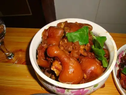 Stewed pork knuckles
