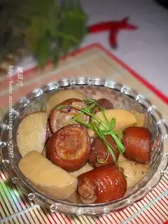Braised pork tail with taro