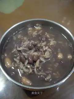 Peanut and red bean porridge