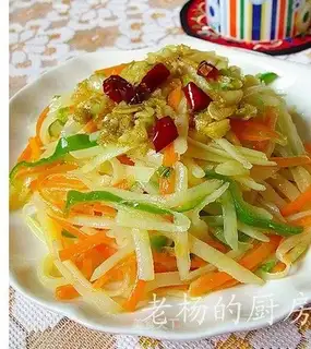 Shredded potatoes with salad