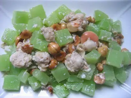 stir-fried lettuce with hazelnut and scallop