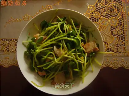 stir-fried green bean sprouts