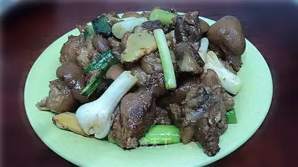 Braised pork knuckles
