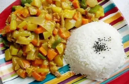 Non-authentic chicken curry rice