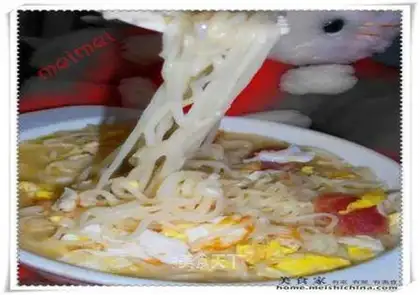 Clear soup and air-dried noodles