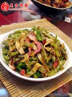 stir-fried thousands of slices of lentils