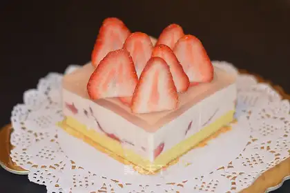 Yogurt strawberry mousse