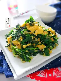 Shrimp-covered eggs