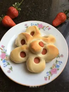 The flower of sausage bread