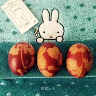 Flowered eggs