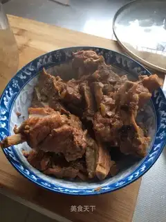 Pig's bones smelling like sauce