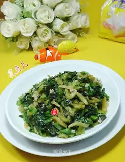 Meat crumbs and swirling leaves