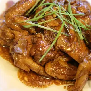 Red chicken wings