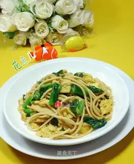 Cricket eggs, fried noodles
