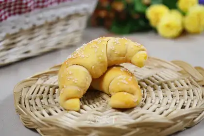 Buffalo croissants