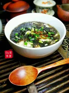 Cream shrimp omelet soup
