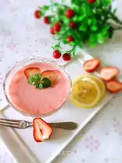 Strawberry yogurt shake