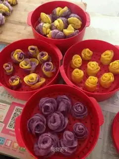 Rose buns