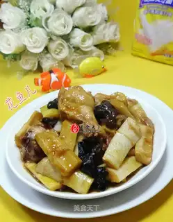 Black-muck-throat wings
