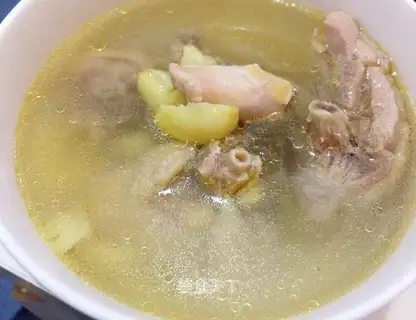 Chicken with white fruit