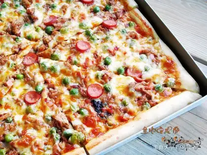 Tuna pizza
