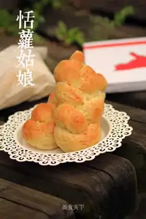A bouquet of bread