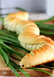 caterpillar bread