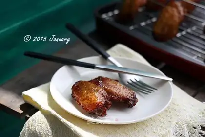 Honey-cooked chicken wings