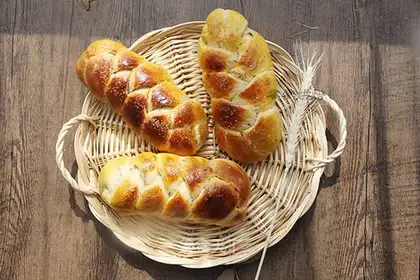 raisin braid bread