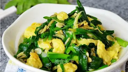Shrimp-covered eggs